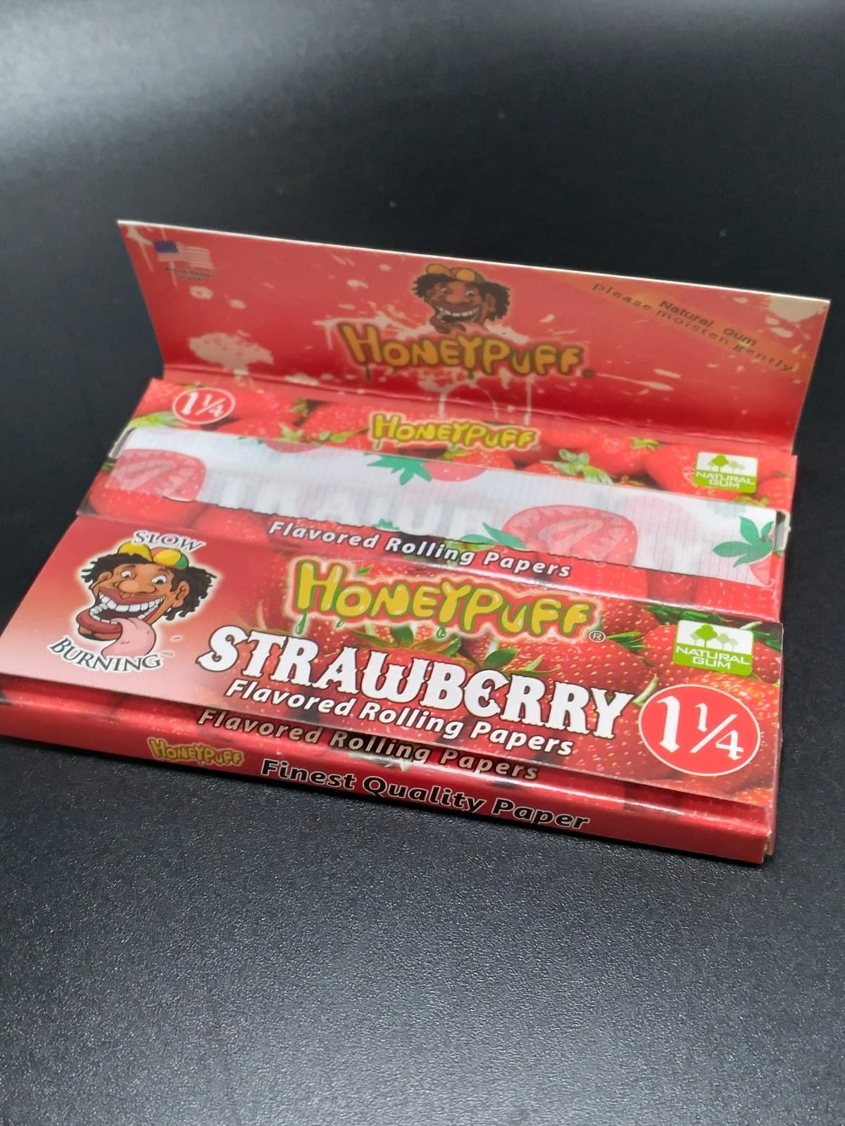 HoneyPuff Strawberry flavored rolling papers 1 1/4 pack